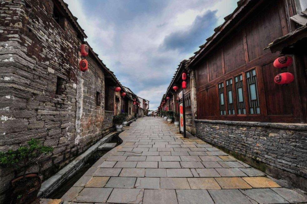 多次跟陈道明合作,拍戏被人一脚踹断两根肋骨,华子如今怎么样了?-58问答交流平台